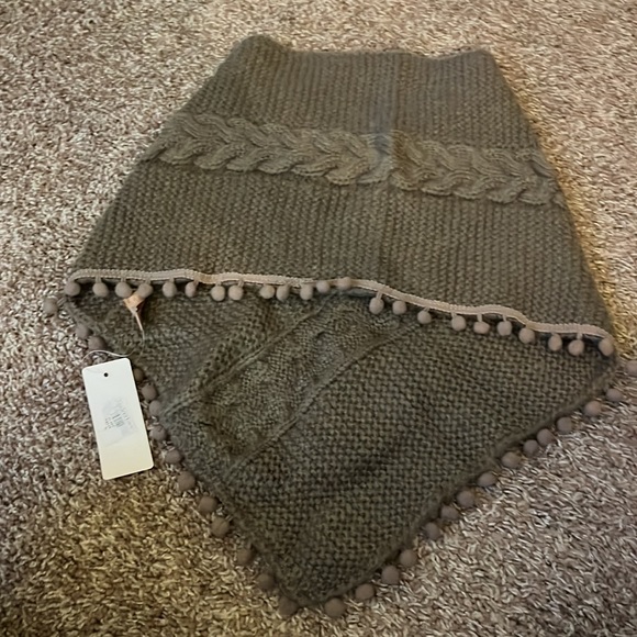 Scarf - Picture 4 of 4